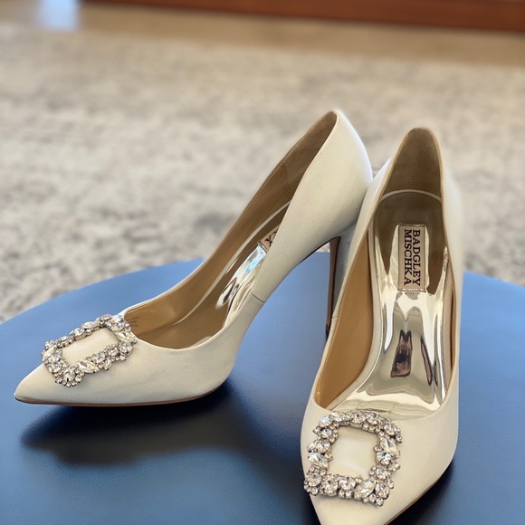 Badgley Mischka Cher Crystal Buckle Pumps Pointed Toe - Picture 2 of 6